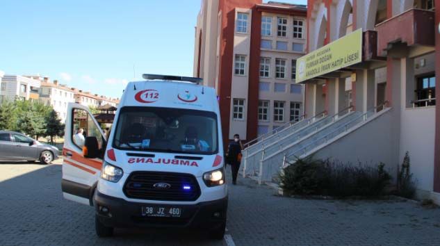 Müdür yardımcısı Mustafa Sümer odasında hayatını kaybetti