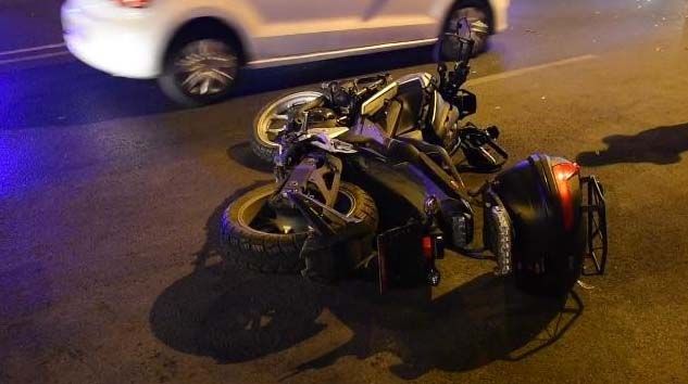 İzmir’de trafik kazası: 1’i polis 2 yaralı