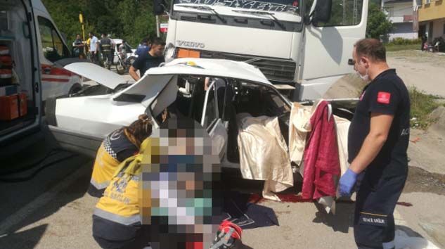 Kastamonu’da tır ile otomobil çarpıştı: 3 ölü