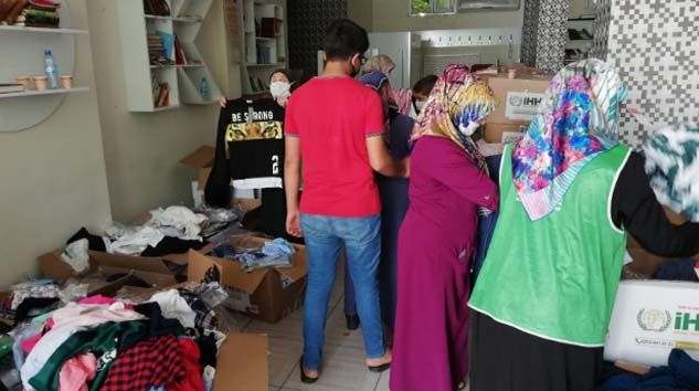 İHH, yetim ve ihtiyaç sahibi çocuklara bayramlık dağıttı