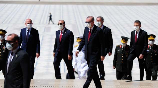Cumhurbaşkanı Erdoğan başkanlığındaki YAŞ üyeleri Anıtkabir’i ziyaret etti