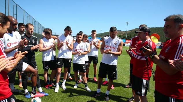 Lille’e transfer olan Burak Yılmaz takım arkadaşlarına veda etti