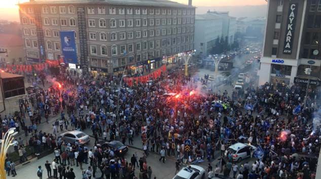 Erzurum’da taraftar şampiyonluğu kutladı, vaka sayısı arttı