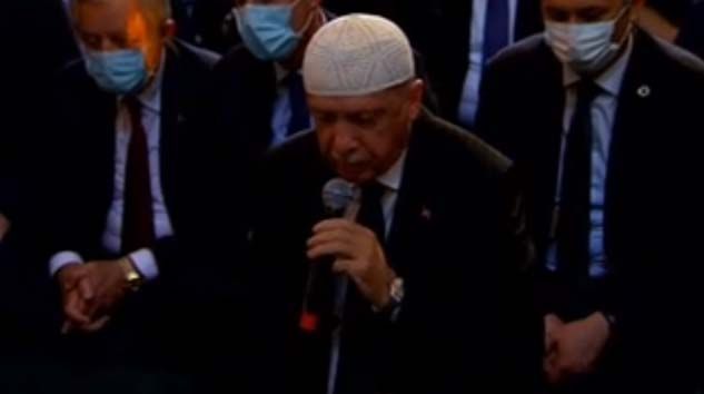 Cumhurbaşkanı Erdoğan cuma öncesi Kur’an tilavet etti