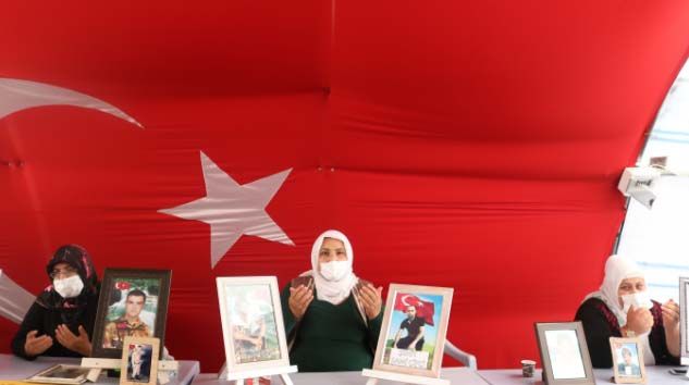 HDP önündeki ailelerin evlat nöbeti 326’ncı gününde