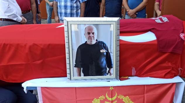 Kalp krizi geçirerek hayatını kaybeden itfaiye eri dualarla uğurlandı