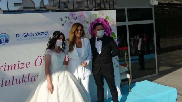 Sanatçı Aslı Hünel nikah masasına oturdu