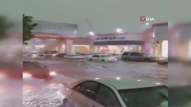 Suudi Arabistan’ın Taif şehrini sel vurdu