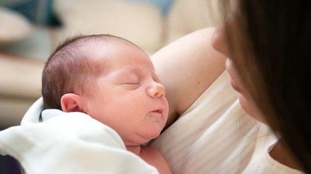 Bebek kıyafetlerinde mağaza yerine internet tercih ediliyor