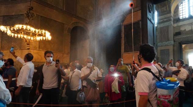 Isparta, Ayasofya-i Kebir Cami-i için 21 ton gülsuyu gönderdi