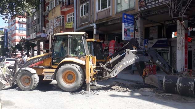 Üzerine kepçe düşen işçi hayatını kaybetti