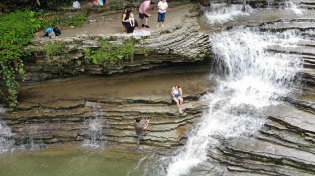 Sosyal medyadan gördüler, Gülderen Şelalesi’ne akın ettiler