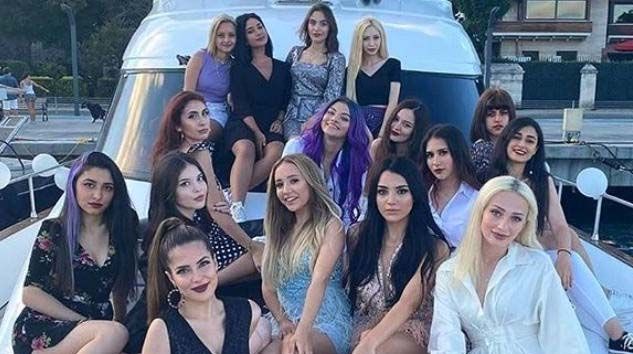 Korona virüse rağmen yat partisi kamerada