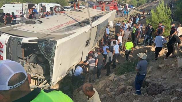 Mersin’de askerleri taşıyan otobüs devrildi: 5 asker şehit oldu