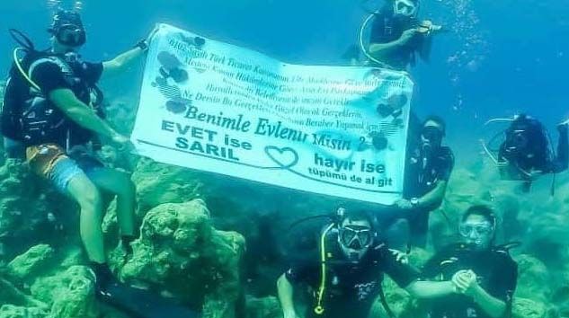 Kaş’ta su altında evlilik teklifi