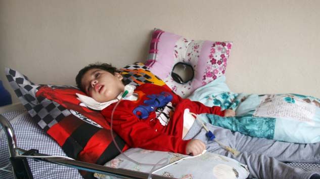 Tekne faciasında kurtarılan minik Veysel 3 yıl süren yaşam savaşını kaybetti