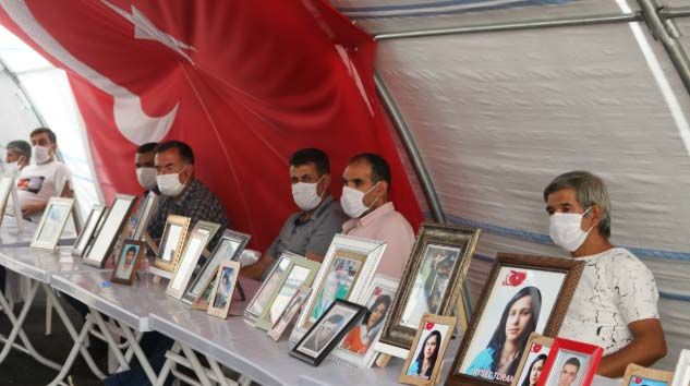 HDP önündeki ailelerin evlat nöbeti 329’uncu gününde