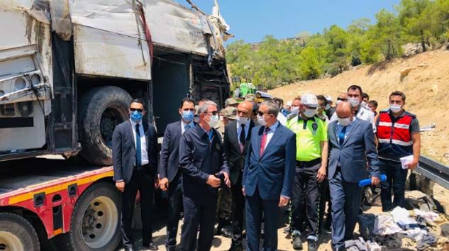 Bakan Akar: Devrilen araçta teknik arıza tespit edildi