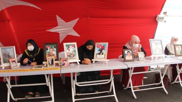 HDP önündeki ailelerin evlat nöbeti 330’uncu günde