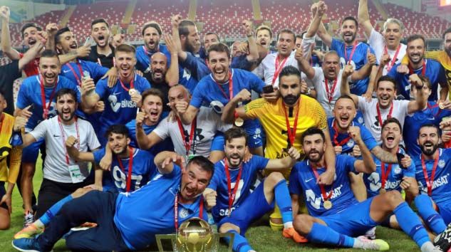 TFF 1 Lig’e yükselen Tuzlaspor, kupasını aldı