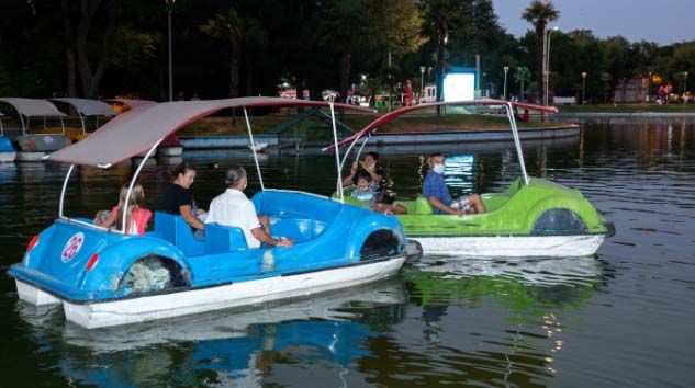 Su üstünde sinema keyfi