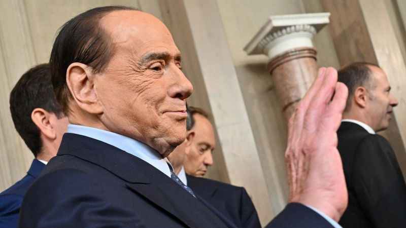Eski İtalya Başbakanı Berlusconi son yolculuğuna uğurlanıyor Eski İtalya Başbakanı Berlusconi son yolculuğuna uğurlanıyor