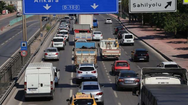 TEM ve D100 Karayolu’nda bayram trafiği başladı