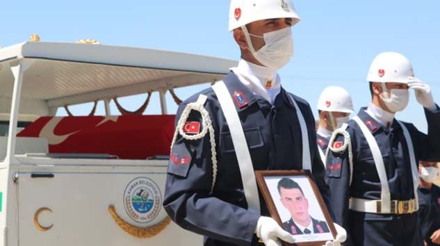 Trafik kazasında hayatını kaybeden teğmen son yolculuğuna uğurlandı