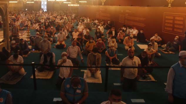 Ayasofya’da ilk Bayram Namazı binlerin katılımıyla kılındı