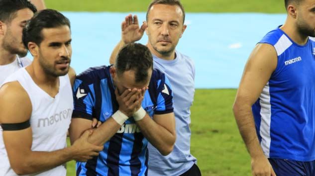 Kaçan penaltı sonrasında Adana Demirspor futbolcuları yıkıldı