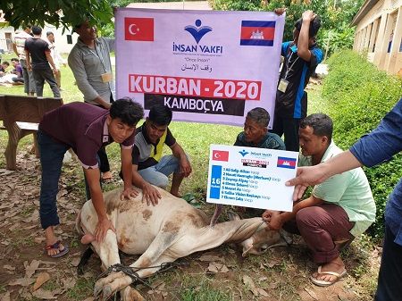 İnsan Vakfı Türkiye, Asya ve Afrika’da 50 bin kişiye kurban eti ulaştırıyor