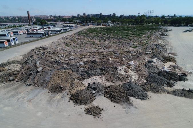 Kanalizasyon hafriyatında domates yetişiyor