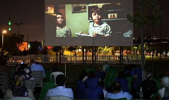 Kartepe’de açık havada sinema keyfi yaşandı