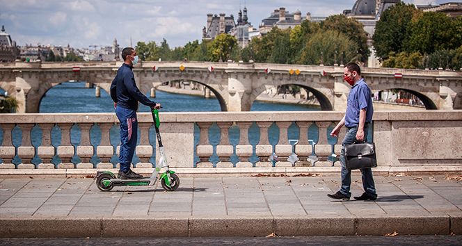 Paris’te açık havada maske zorunluluğu