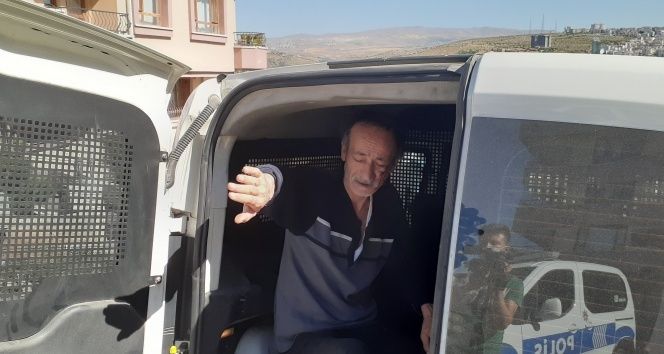 Koca karısının parmağını ısırarak koparttı