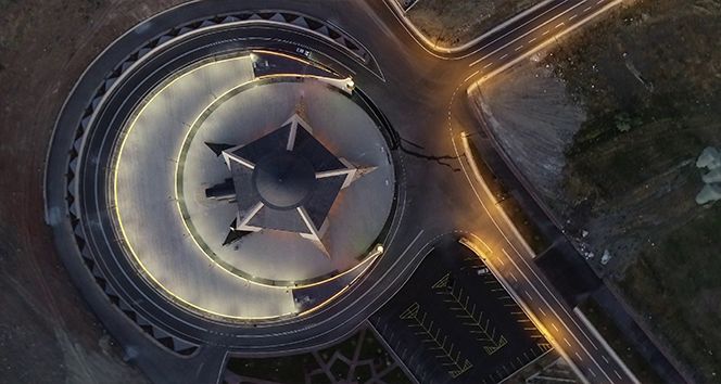 Türkiye’nin ilk ay yıldızlı camisi yarın açılıyor