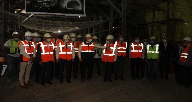 Ulaştırma ve Altyapı Bakanı Karaismailoğlu, Honaz Tünelinde incelemede bulundu