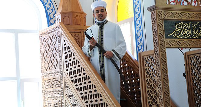 Bu camide hutbe 9,5 asırdır ‘kılıç’la okunuyor