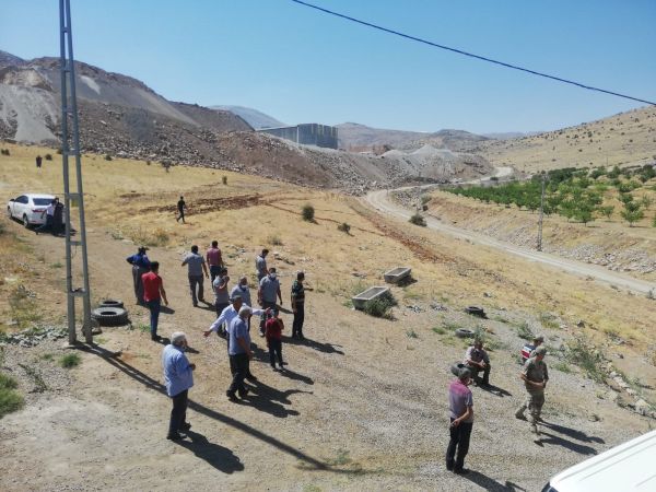 Köylerine yakın taş ocağına isyan eden vatandaşlar eylem yaptı