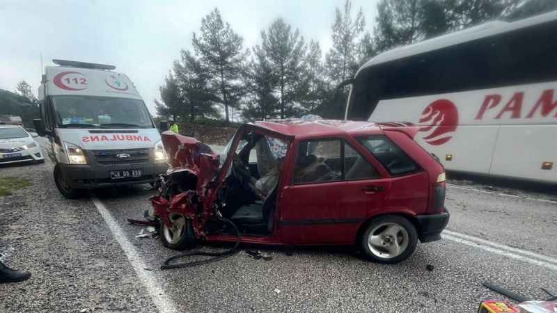 Muğla'da yolcu otobüsü ile otomobil çarpıştı: 2 ölü