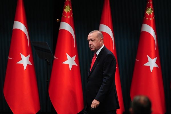 Cumhurbaşkanı Erdoğan: “Türkiye bu suni rüzgarlarla eğilip bükülebilecek bir ülke değildir”