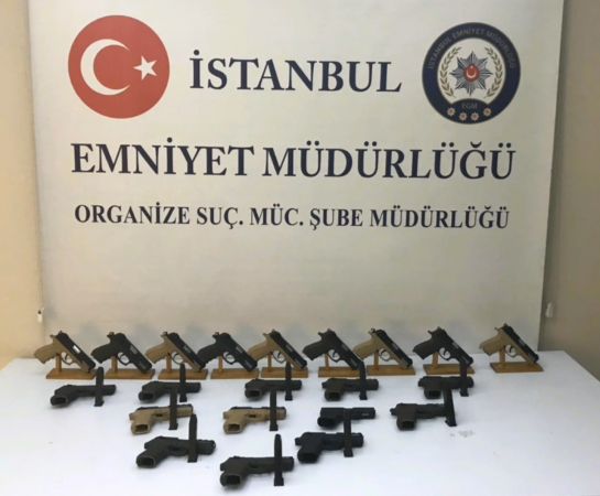 Küçükçekmece’de namlusu değiştirilen 21 tabanca ele geçirildi