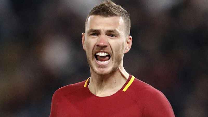 Fenerbahçe'den büyük transfer: Edin Dzeko resmen Fenerbahçe'de Fenerbahçe'den büyük transfer: Edin Dzeko resmen Fenerbahçe'de