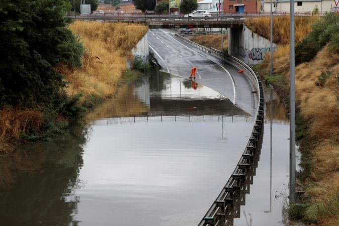 İspanya’da dolu ve fırtına hayatı felç etti