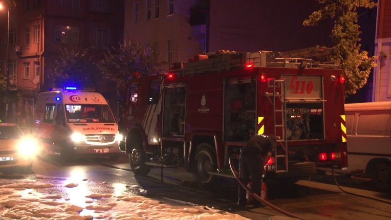 Alkollü gençler kaza yaptı lüks otomobil alev alev yandı