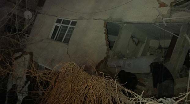 Kurtarma ekipleri Elazığ’a gönderildi