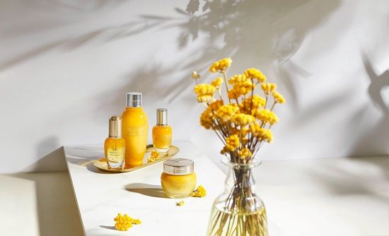 Süper çiçek içeren Divine ile yaşlanmak tarihe karışıyor!