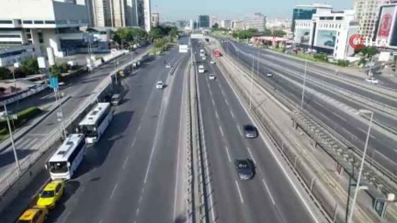 Kurban Bayramı'nın ilk gününde yollar boş kaldı Kurban Bayramı'nın ilk gününde yollar boş kaldı