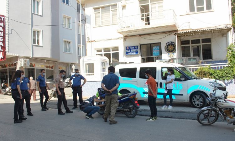 Motosikletlilere ceza yağdı, plakasızlar toplanıyor