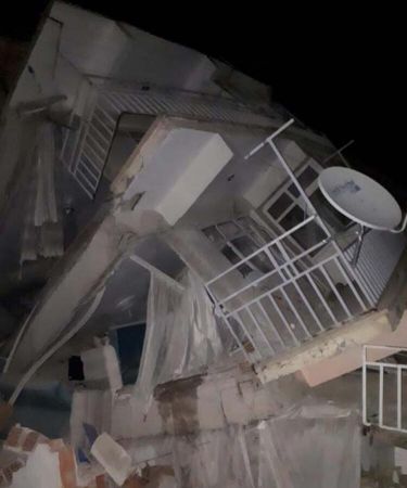 Depremin ardından Elazığ’da yürek burkan görüntüler…